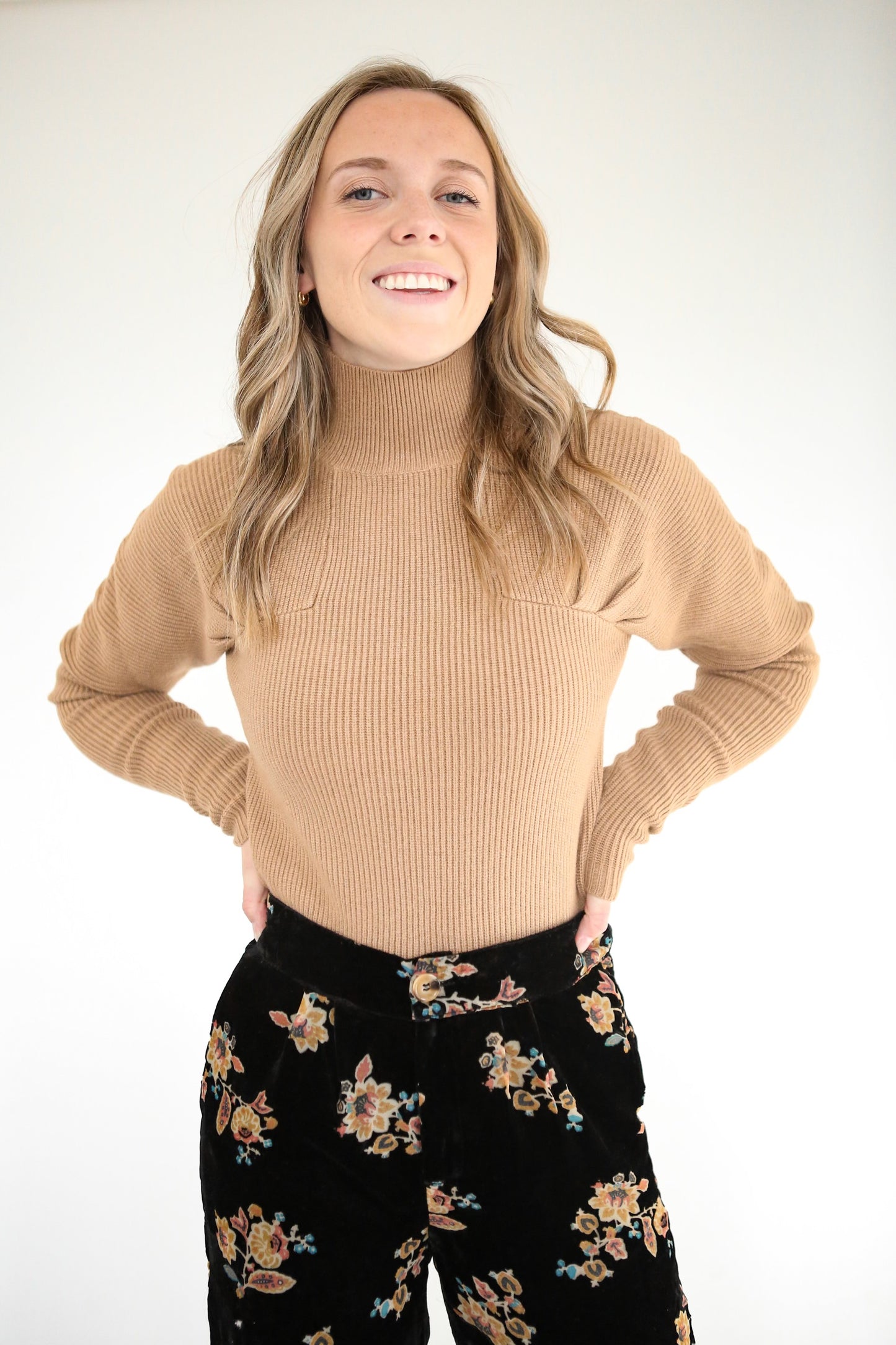 Lola Turtleneck Sweater - Camel