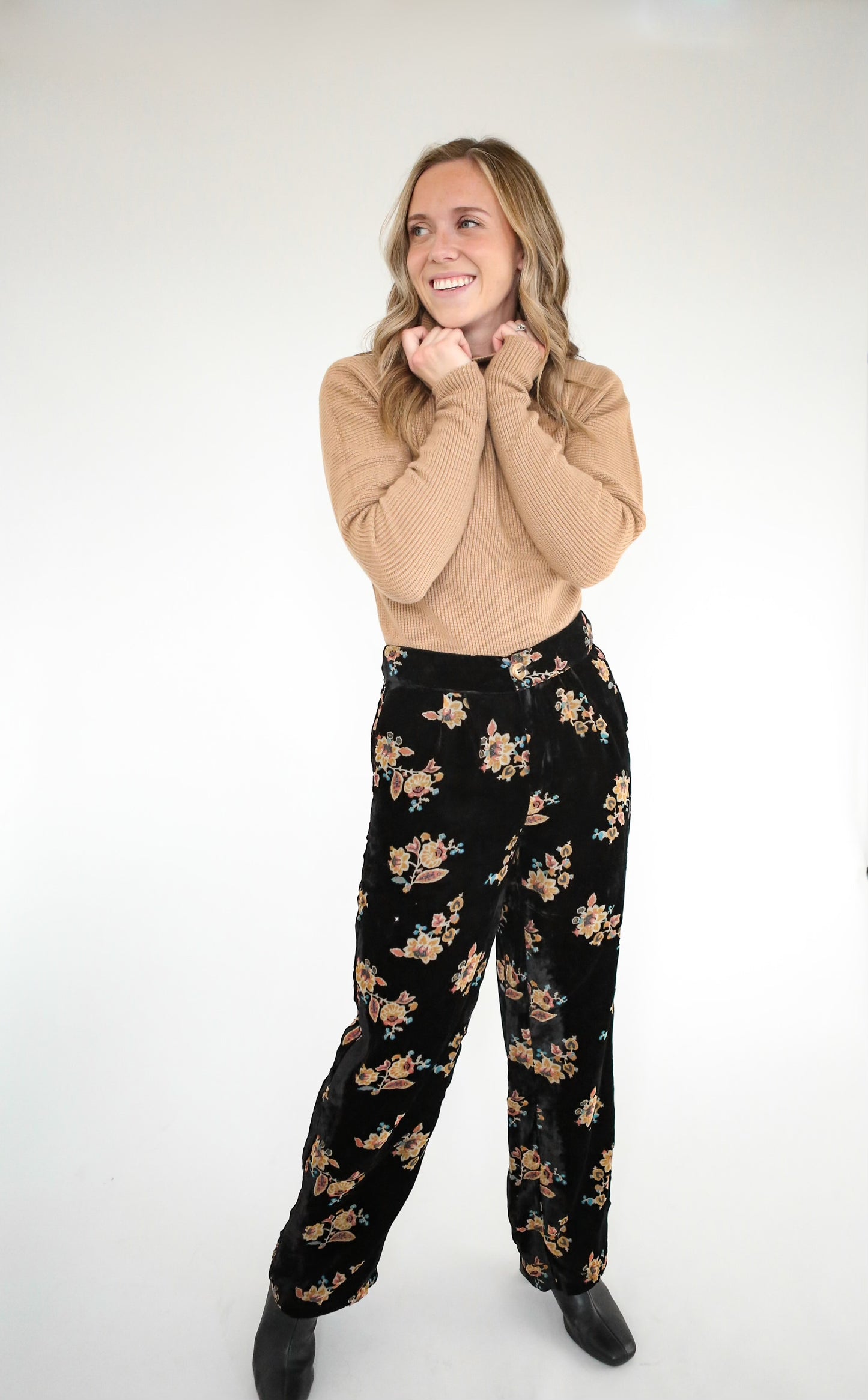 Lola Turtleneck Sweater - Camel