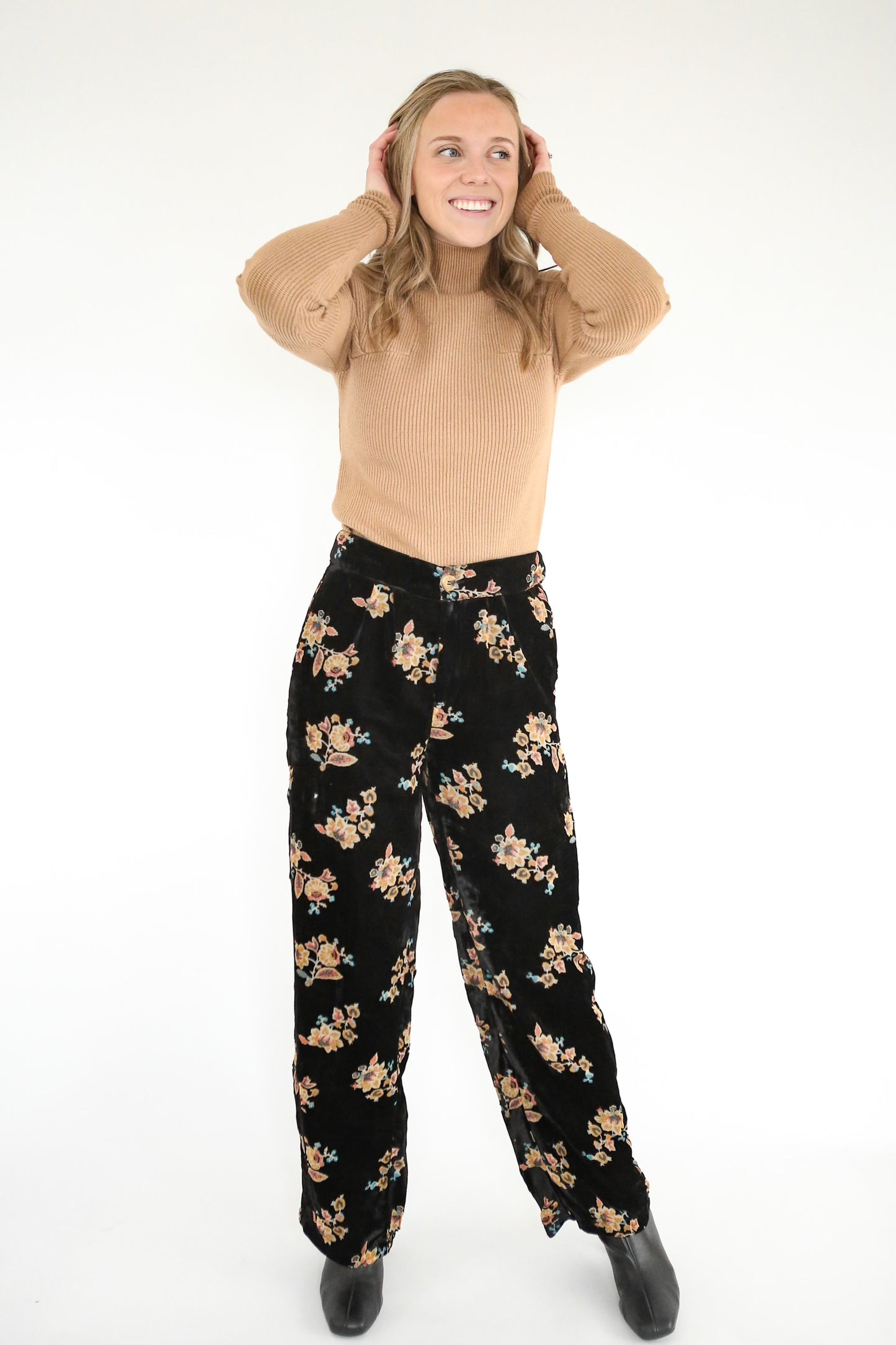 Lola Turtleneck Sweater - Camel