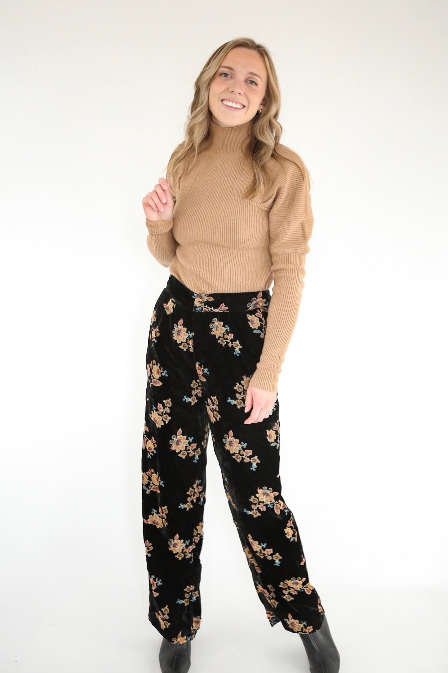 Lola Turtleneck Sweater - Camel